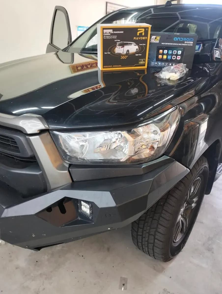 Toyota Hilux - Android player with 360° camera