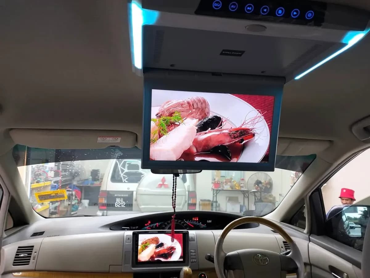 Toyota Estima - 11.6" flip-down roof monitor